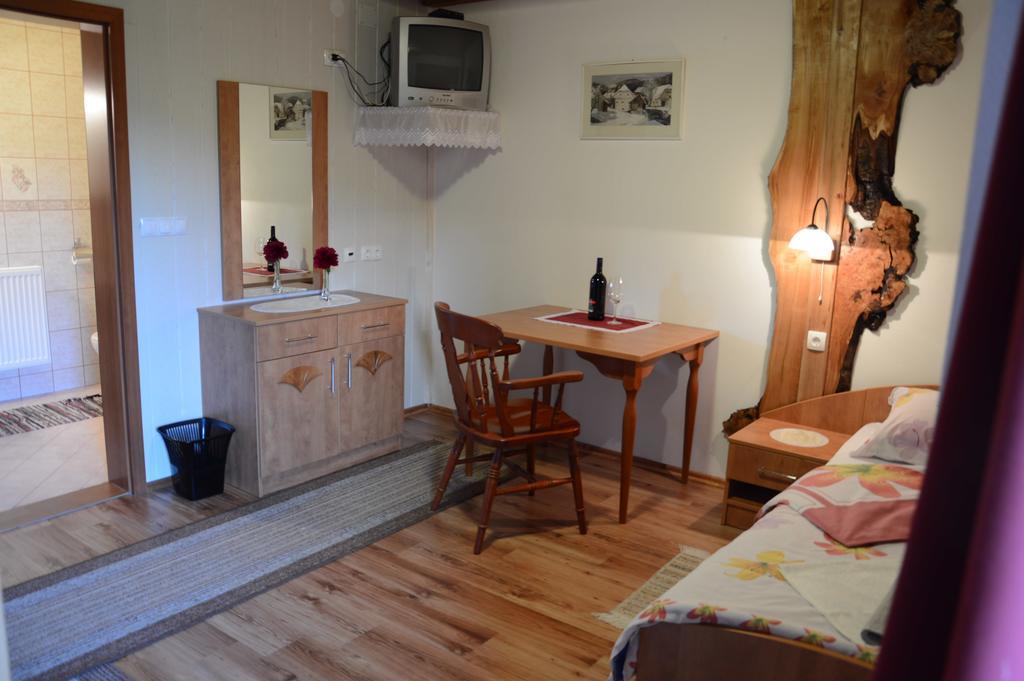 Apartmens And Rooms Sostar Cerkno Værelse billede